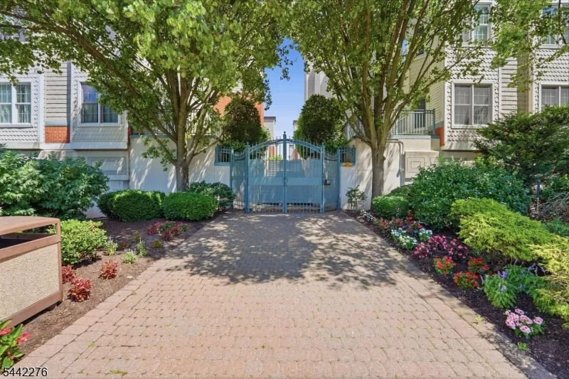 242 The Promenade #242 Unit 242 Edgewater, NJ 07020