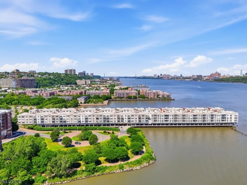 242 The Promenade #242 Unit 242 Edgewater, NJ 07020
