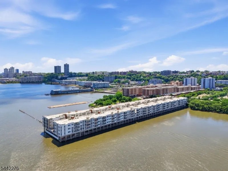 242 The Promenade #242 Unit 242 Edgewater, NJ 07020