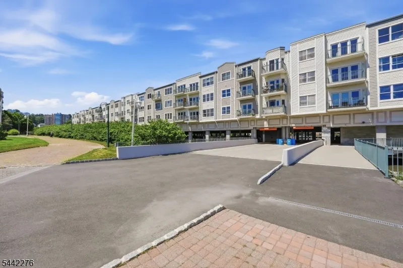 242 The Promenade #242 Unit 242 Edgewater, NJ 07020