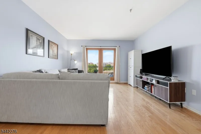 242 The Promenade #242 Unit 242 Edgewater, NJ 07020
