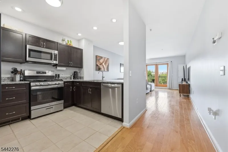 242 The Promenade #242 Unit 242 Edgewater, NJ 07020