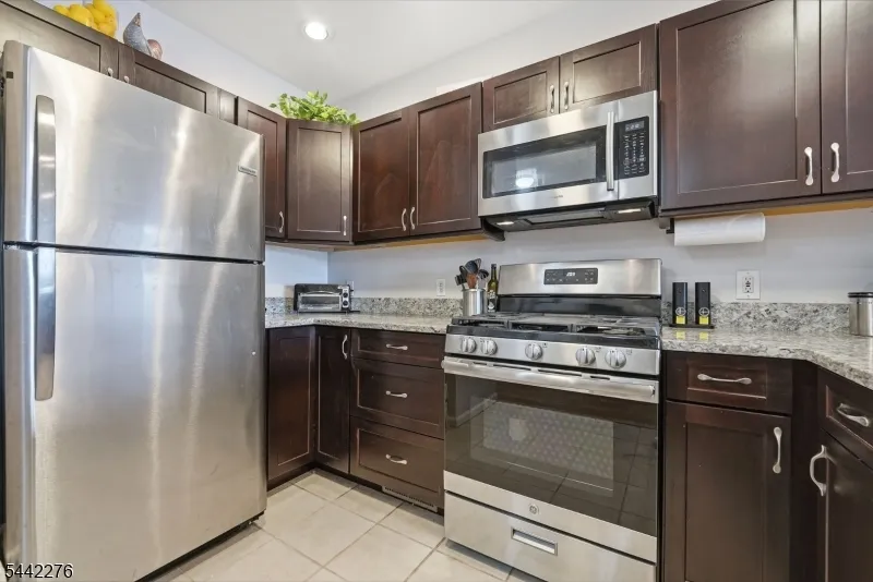 242 The Promenade #242 Unit 242 Edgewater, NJ 07020