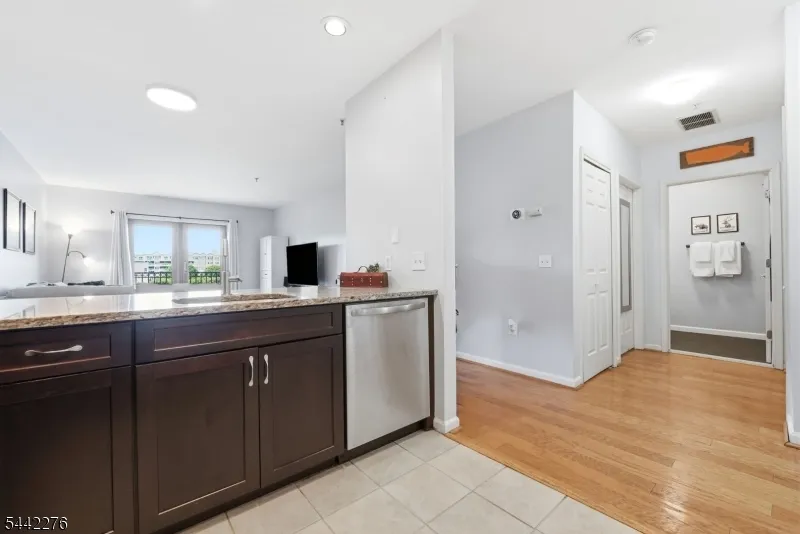 242 The Promenade #242 Unit 242 Edgewater, NJ 07020