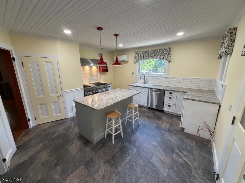 689 Bartley Rd Mount Olive, NJ 07930
