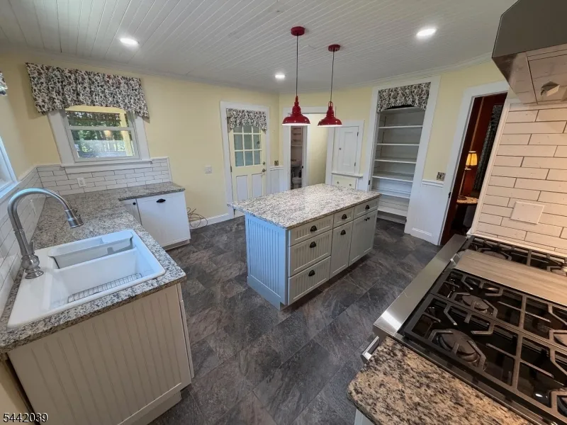689 Bartley Rd Mount Olive, NJ 07930