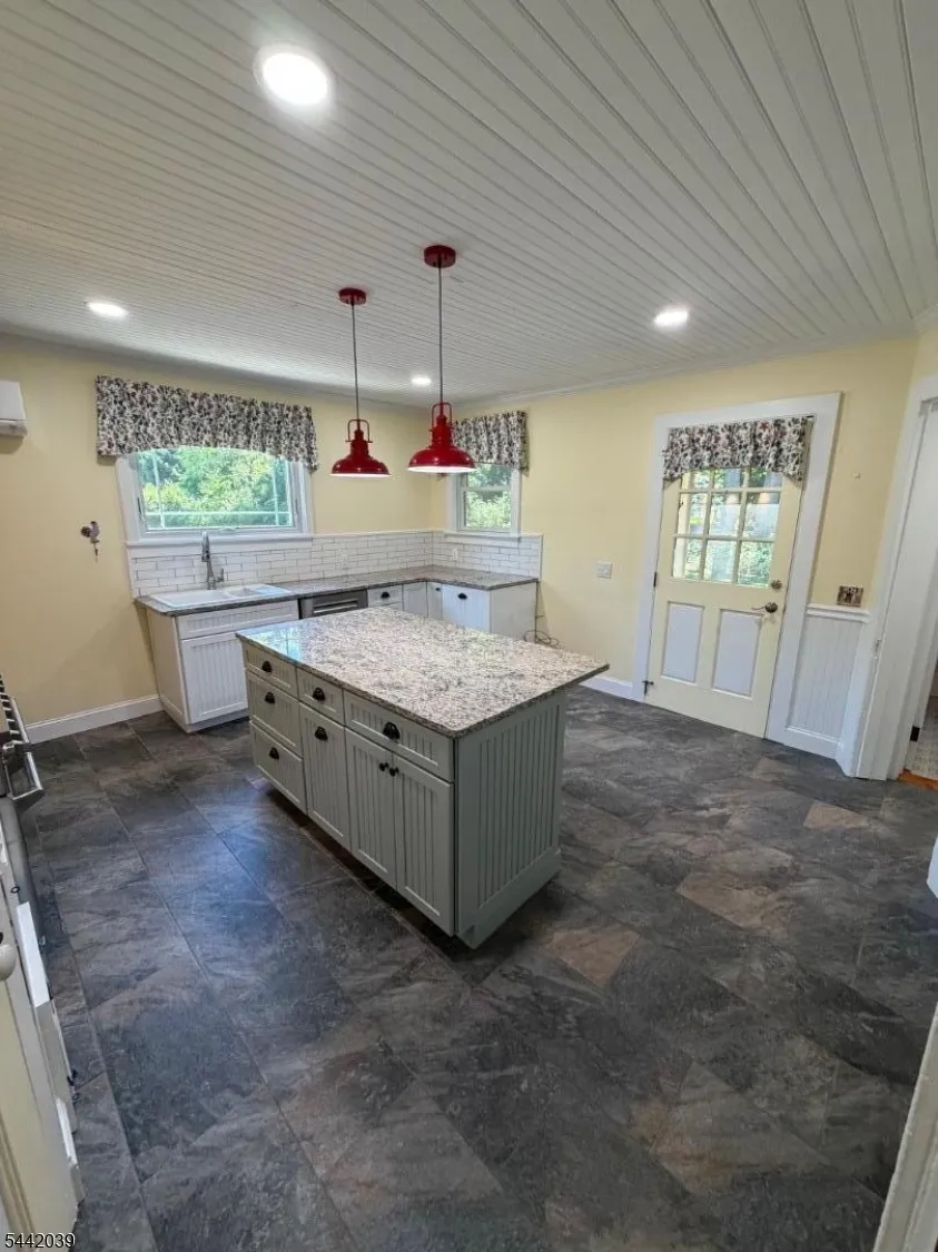 689 Bartley Rd Mount Olive, NJ 07930