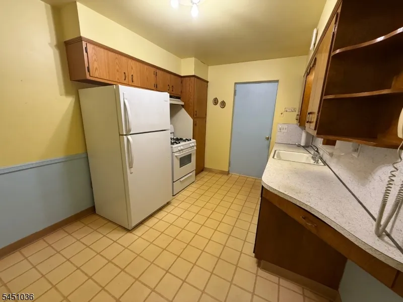 76 Linwood Ave Midland Park, NJ 07432