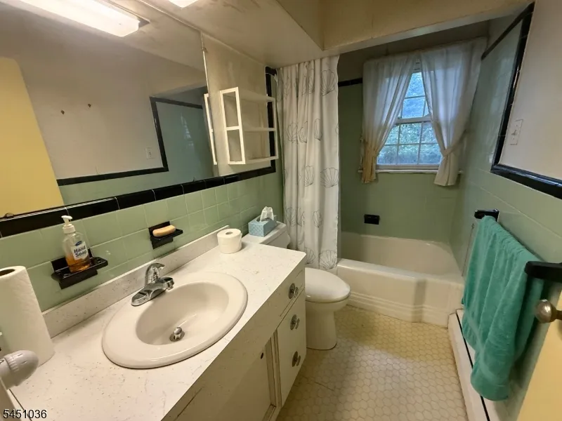 76 Linwood Ave Midland Park, NJ 07432