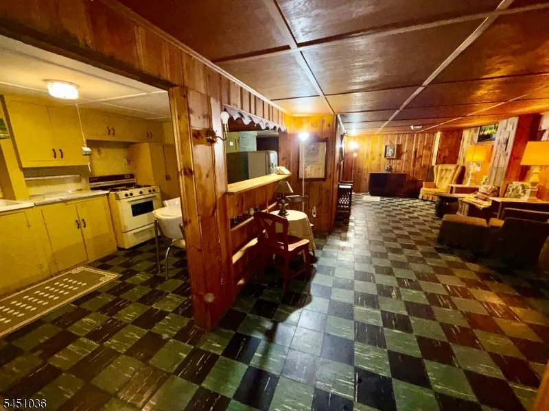 76 Linwood Ave Midland Park, NJ 07432