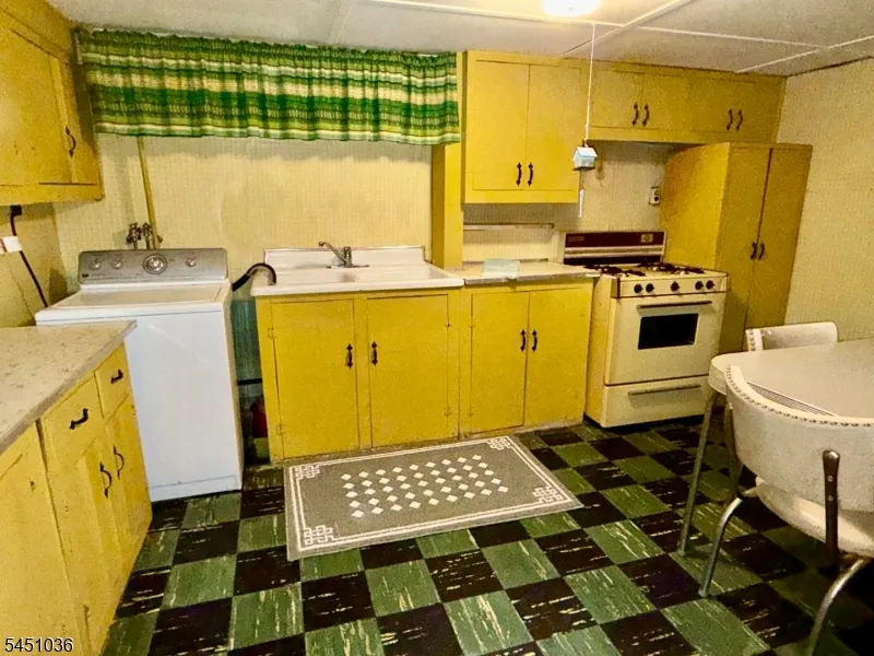 76 Linwood Ave Midland Park, NJ 07432