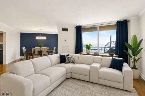 1020 Harmon Cove Tower