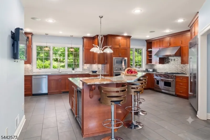 2 Cobblefield Rd Mendham, NJ 07945