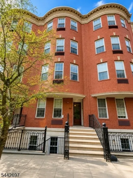 100 Tidewater St #1G Unit 1G