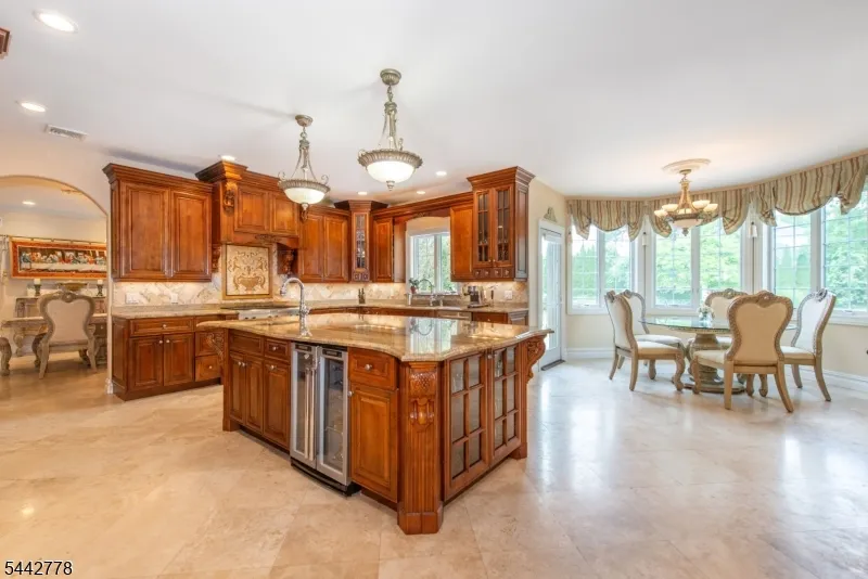 16 Cheri Ln Fairfield, NJ 07004