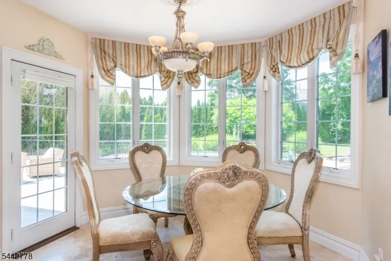 16 Cheri Ln Fairfield, NJ 07004