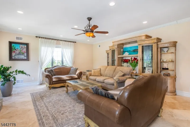 16 Cheri Ln Fairfield, NJ 07004