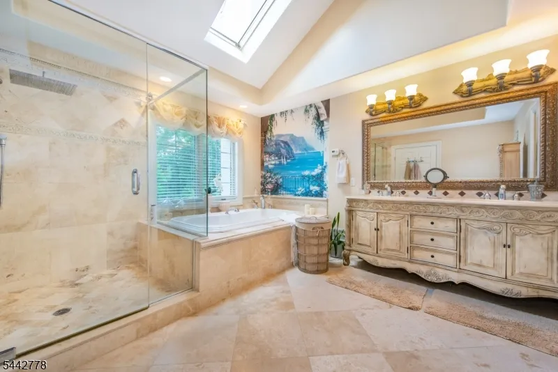 16 Cheri Ln Fairfield, NJ 07004