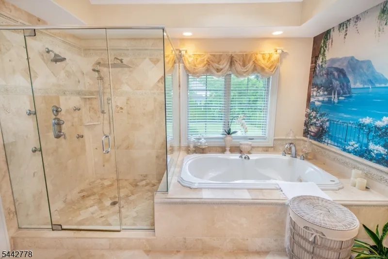 16 Cheri Ln Fairfield, NJ 07004