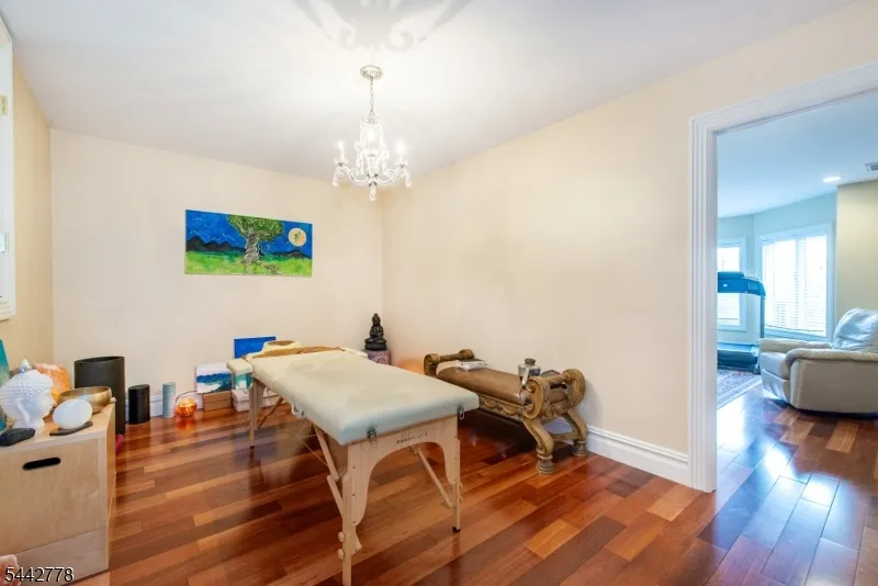 16 Cheri Ln Fairfield, NJ 07004