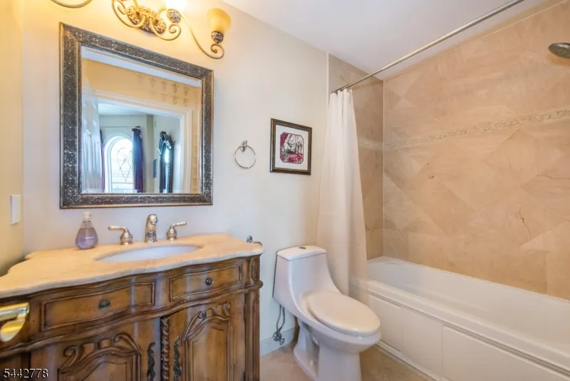 16 Cheri Ln Fairfield, NJ 07004