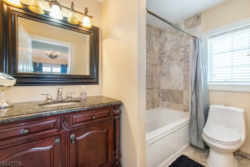 16 Cheri Ln Fairfield, NJ 07004