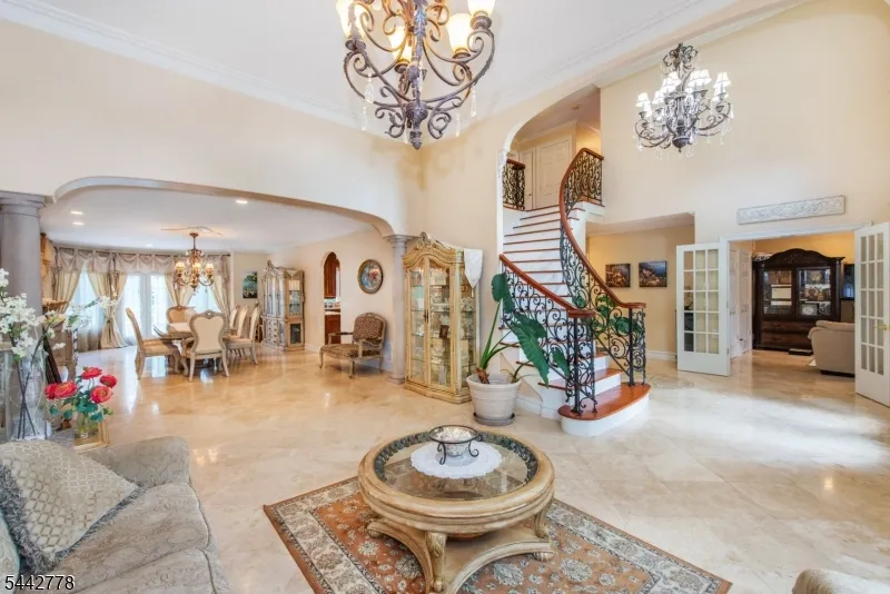 16 Cheri Ln Fairfield, NJ 07004
