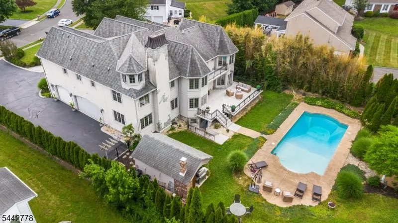 16 Cheri Ln Fairfield, NJ 07004