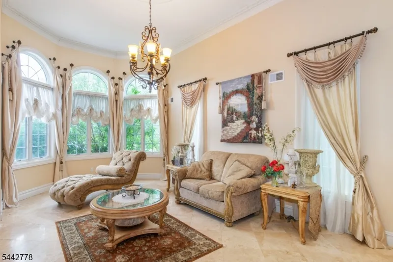 16 Cheri Ln Fairfield, NJ 07004