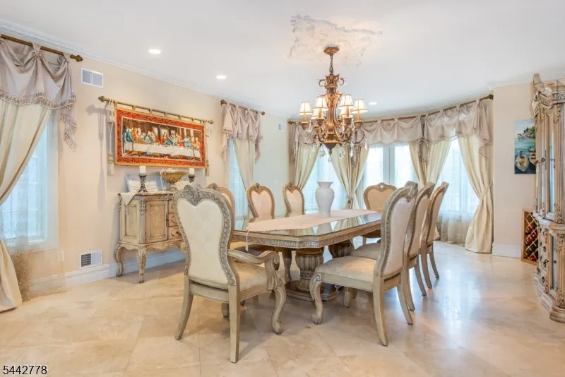 16 Cheri Ln Fairfield, NJ 07004