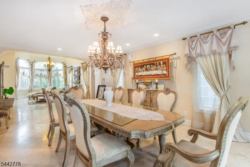 16 Cheri Ln Fairfield, NJ 07004