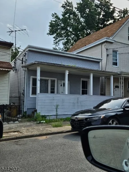 34 8Th Ave Paterson City, NJ 07524