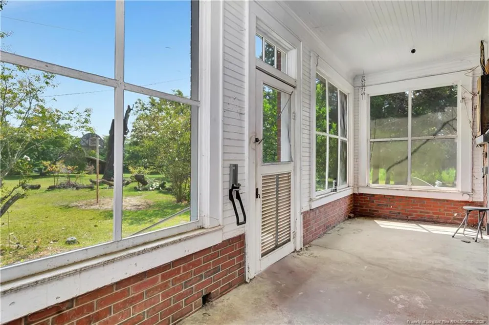 2740 Nc Highway 71 Maxton, NC 28364
