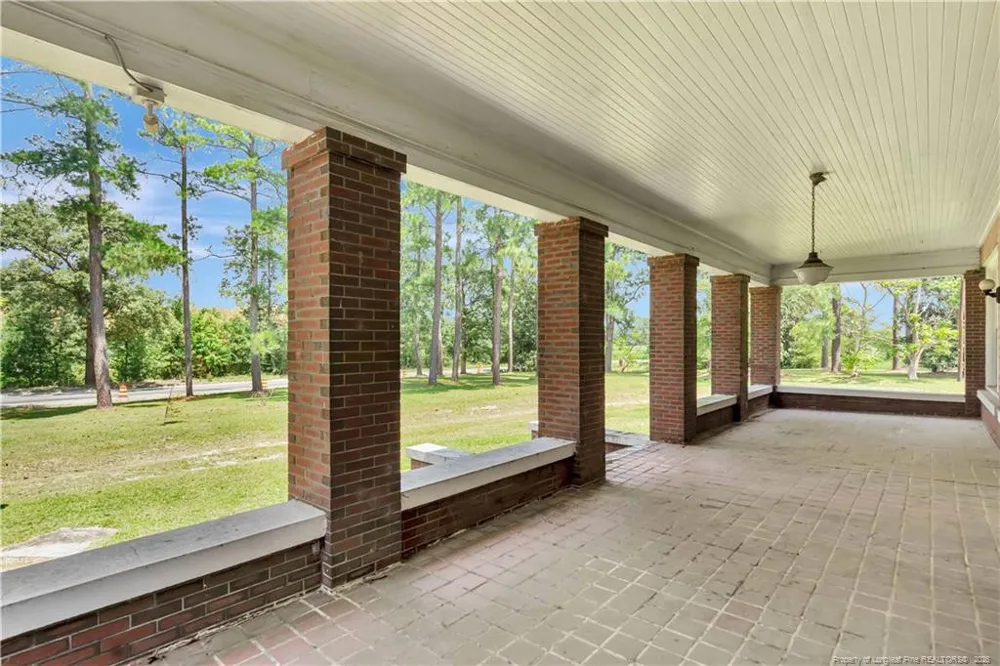 2740 Nc Highway 71 Maxton, NC 28364