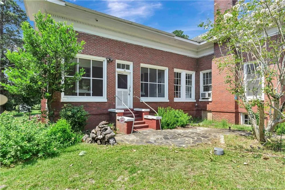2740 Nc Highway 71 Maxton, NC 28364