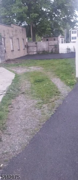 46 Sanford St East Orange City, NJ 07018