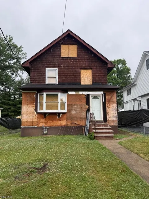 608 Hort St
