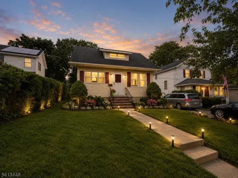 16 Elizabeth Ave