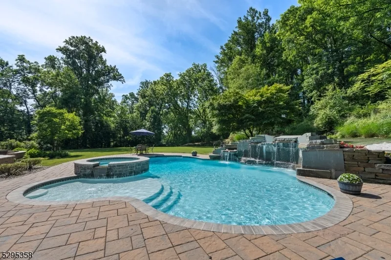 7 Cobblefield Rd Mendham, NJ 07945