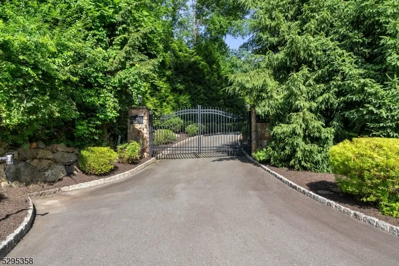 7 Cobblefield Rd Mendham, NJ 07945