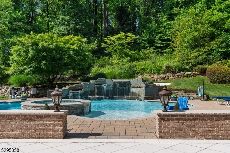 7 Cobblefield Rd Mendham, NJ 07945