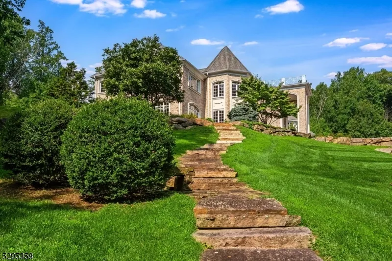 7 Cobblefield Rd Mendham, NJ 07945