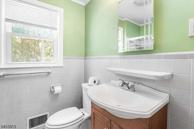47 Ferncliff Rd Parsippany-Troy Hills, NJ 07950