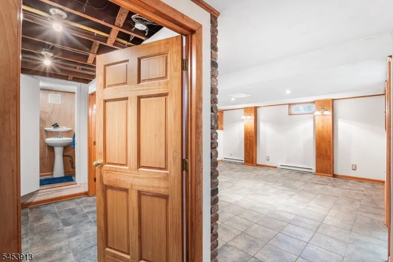 47 Ferncliff Rd Parsippany-Troy Hills, NJ 07950