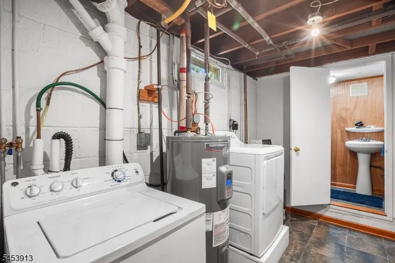 47 Ferncliff Rd Parsippany-Troy Hills, NJ 07950