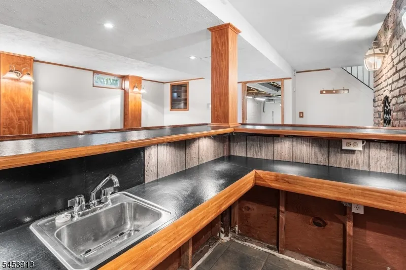 47 Ferncliff Rd Parsippany-Troy Hills, NJ 07950