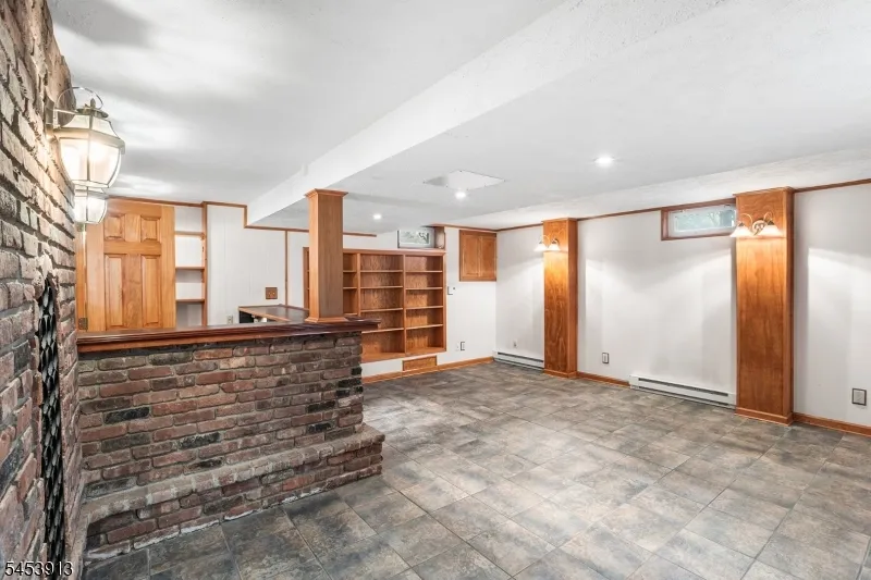 47 Ferncliff Rd Parsippany-Troy Hills, NJ 07950
