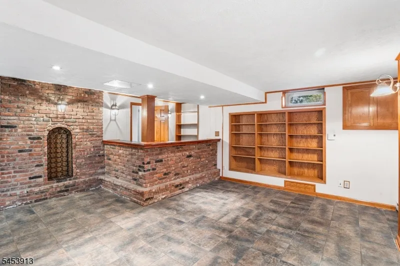 47 Ferncliff Rd Parsippany-Troy Hills, NJ 07950