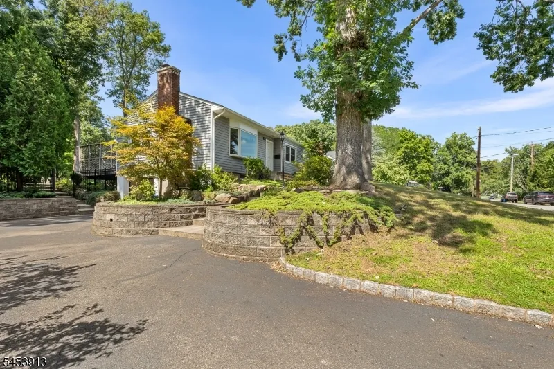 47 Ferncliff Rd Parsippany-Troy Hills, NJ 07950
