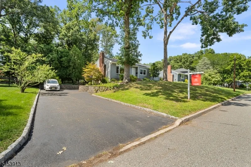 47 Ferncliff Rd Parsippany-Troy Hills, NJ 07950
